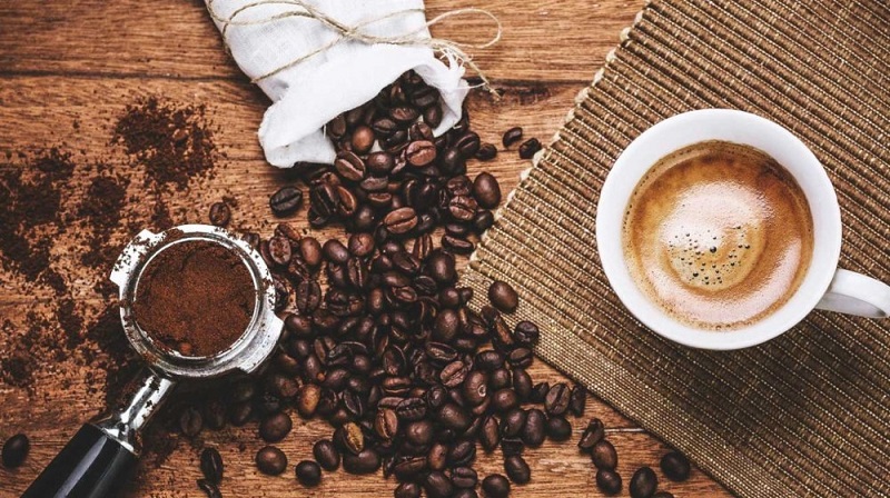 Cà phê hòa tan đã pha chế và cà phê rang xay loại nào tốt?