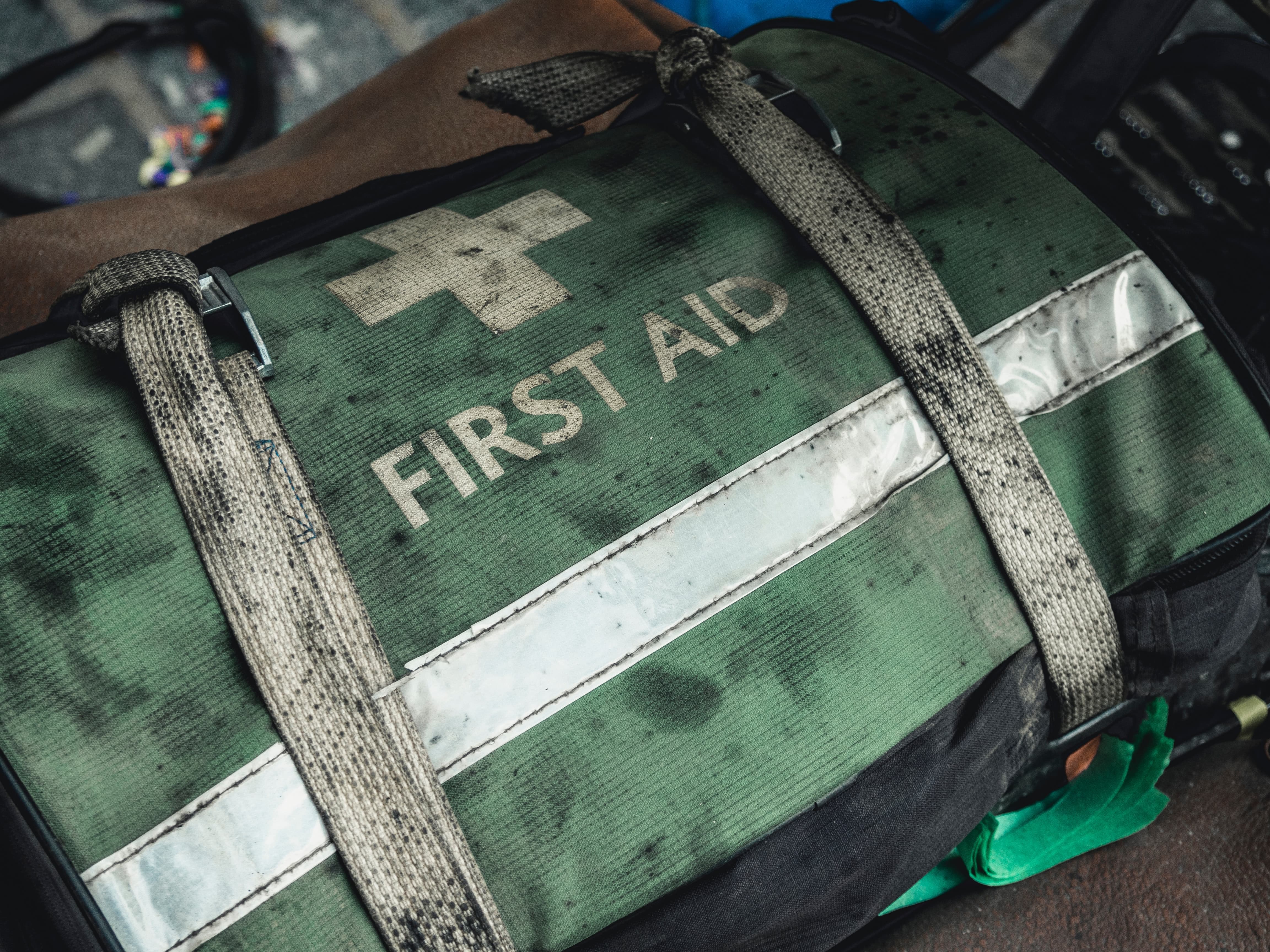 first aid kit nghĩa là gì